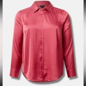 ❌sold❌ Torrid NEW Size 0 Satin Button Front Top Berry Pink Plus Date Blouse